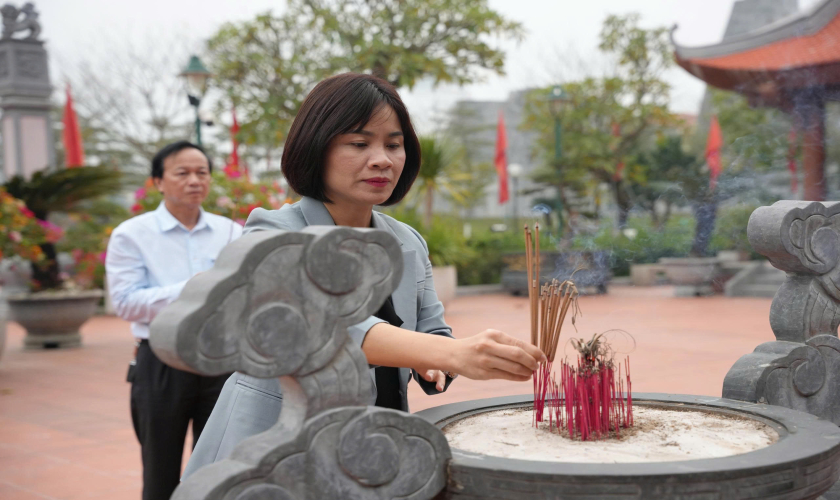 Sở Y tế Quảng Trị tri ân các Anh hùng liệt sĩ nhân dịp Tết Bính Ngọ 2026