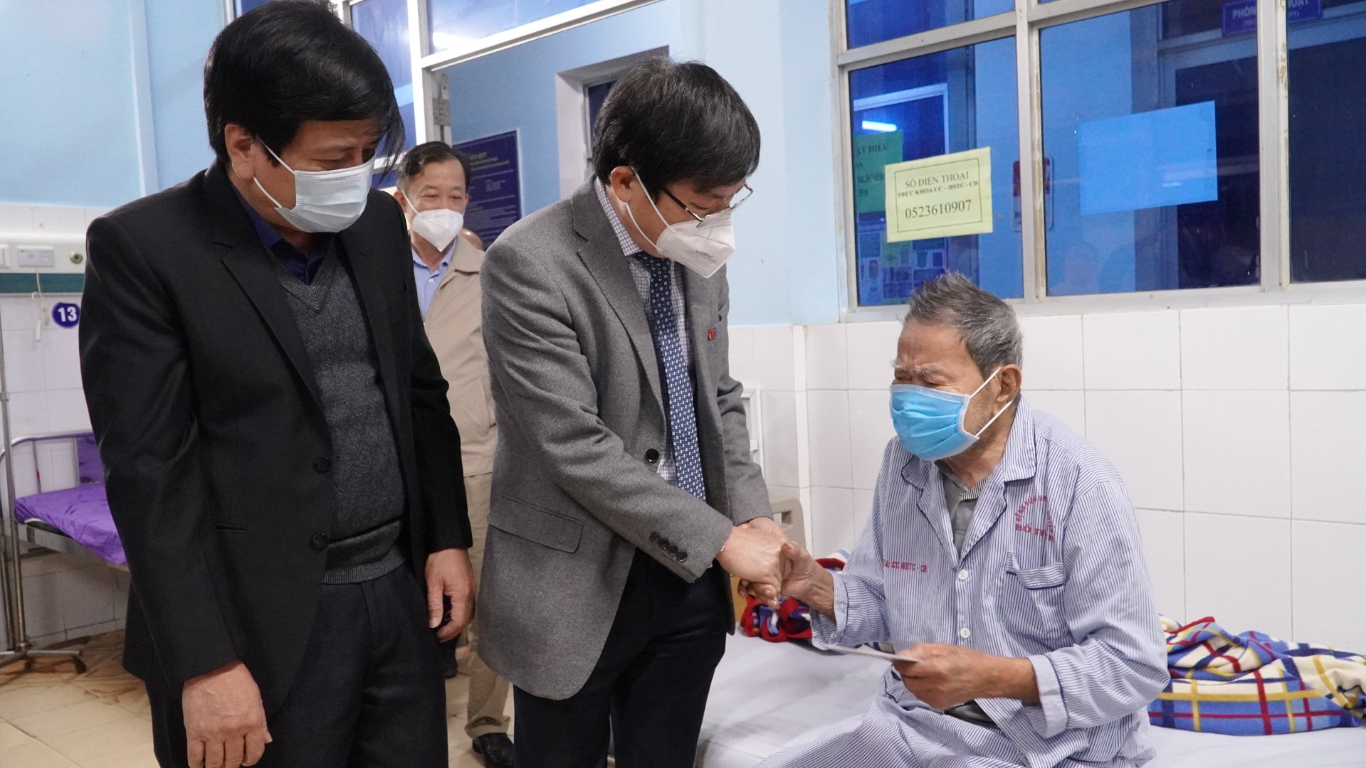 A1 Thăm tặng quà cho bệnh nhân đang điều trị tại Bệnh viện đa khoa huyện Bố Trạch Custom