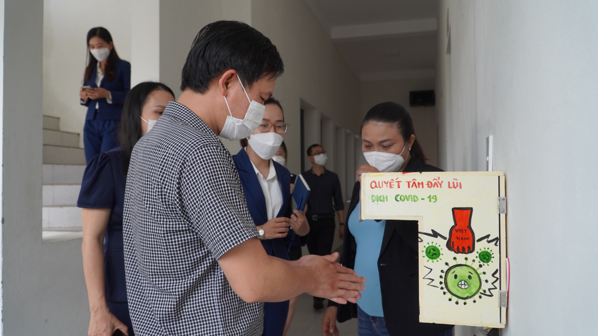 A4 Trung tâm Kiểm soát bênh tật tỉnh phố hợp các đơn vị y tế trên địa bàn tổ chức kiểm tra công tác phòng chống dịch bệnh tại các trường học