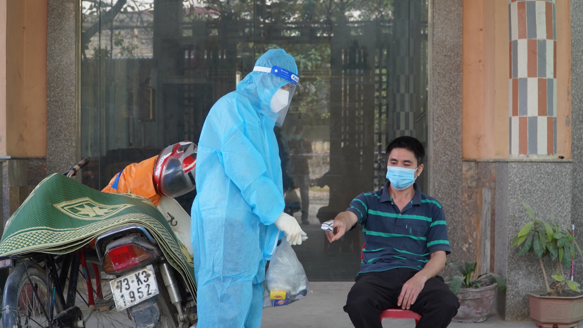 A4 Công tác chăm sóc và điều trị F0 tại nhà được luôn được chú trọng Custom