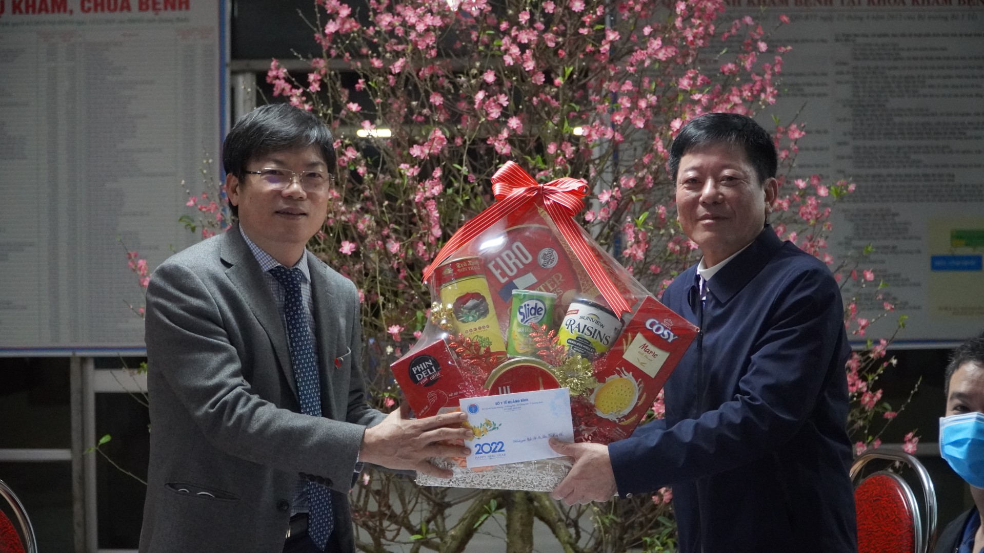 A4 Bác sỹ hừa tại Bệnh viện Đa khoa TP. Đồng Hới Custom