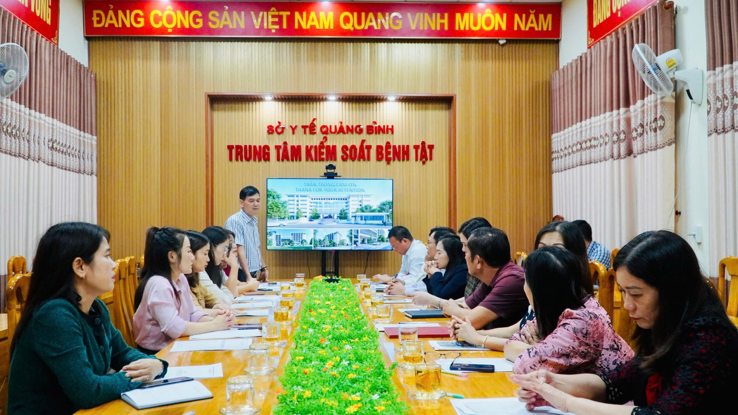 Bác sĩ CKII CKII Hoàng Hải Phúc Giám đốc Trung tâm đánh giá cao những điểm mạnh của CDC Quảng Bình1