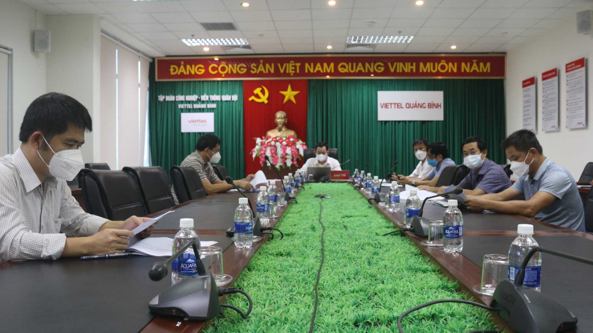 Bác sĩ Lê Thanh Tuân Phó giám đốc Sở Y tế chủ trì tại điểm cầu Quảng Bình Large