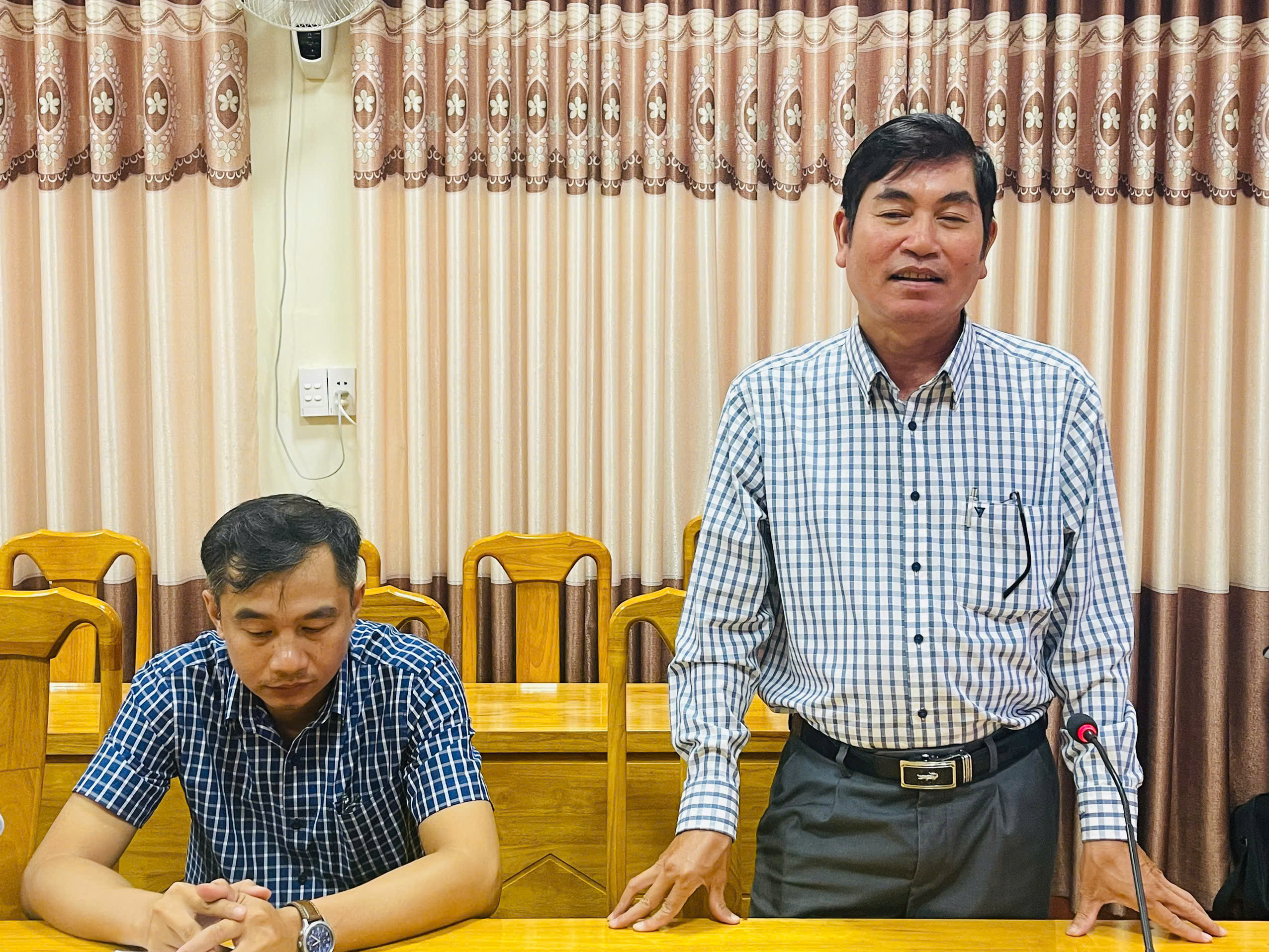 Bác sĩ Nguyễn Anh Đông Phó Giám đốc CDC Quảng Bình phát biểu tại buổi làm việc cdc Hậu Giang