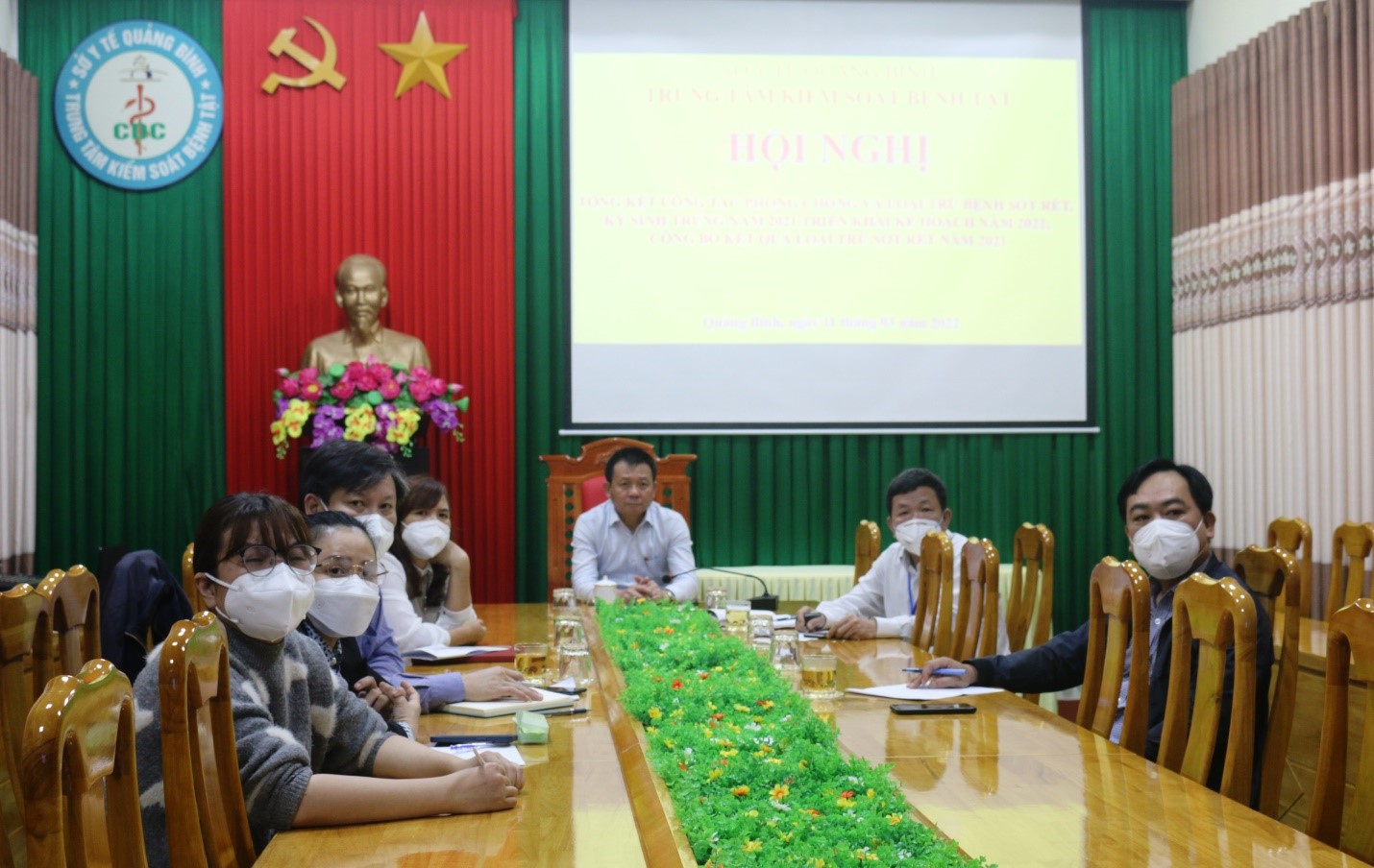 Bác sĩ Đỗ Quốc Tiệp Giám đốc Trung tâm Kiểm soát bệnh tật chủ trì tại điểm cầu Quảng Bình