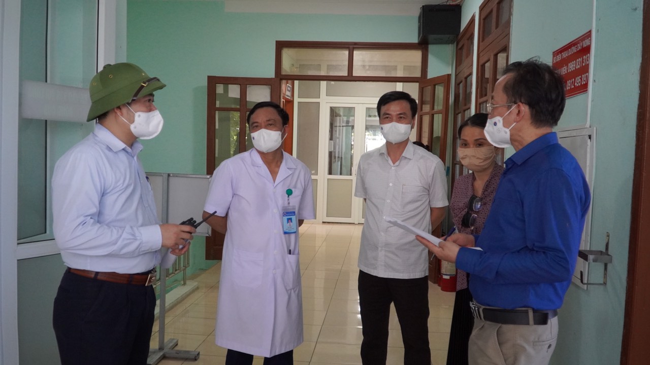 Bác sỹ Nguyễn Đức Cường Giám đốc Sở Y tế giám sát tại buổi diễn tập