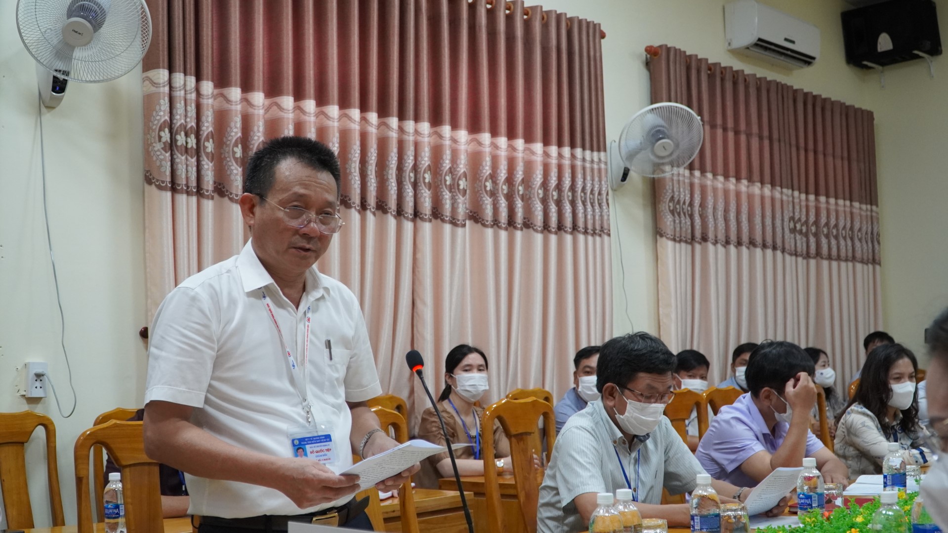 Bác sỹ Đỗ Quốc Tiệp Giám đốc CDC Quảng Bình báo cáo tại buổi làm việc Large999999