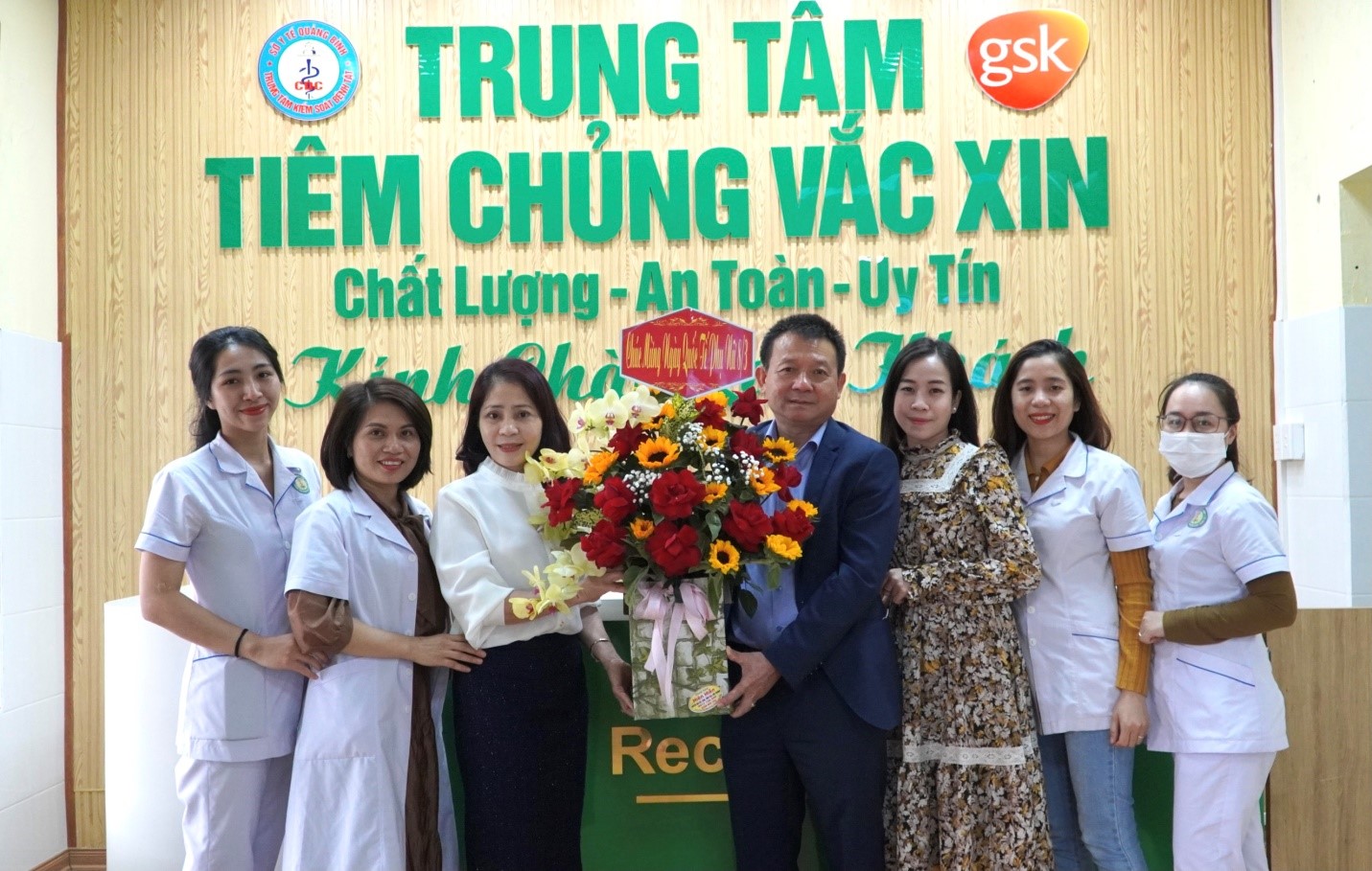 Bác sỹ Đỗ Quốc Tiệp Giám đốc trung tâm phát biểu chúc mừng 4