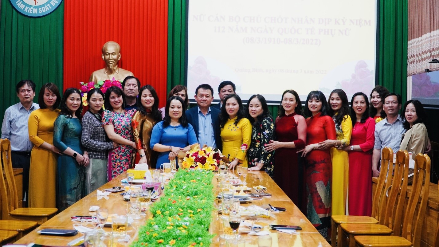 Bác sỹ Đỗ Quốc Tiệp Giám đốc trung tâm phát biểu chúc mừng 5