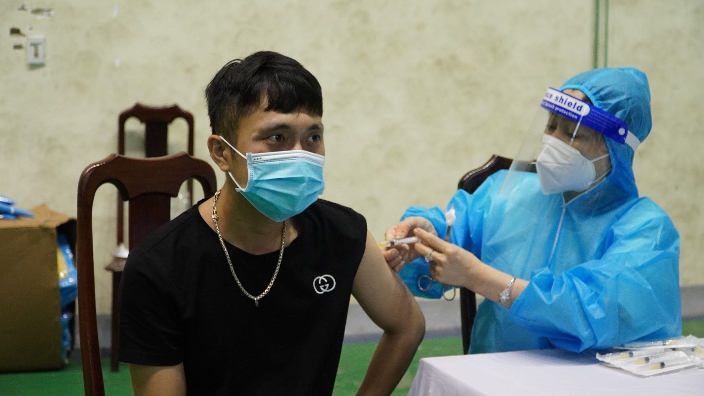 CDC Quảng Bình tiếp tục triển khai công tác tiêm vắc xin Covid 19 theo kế hoạch bảo đảm an toàn hiệu quả222jpg