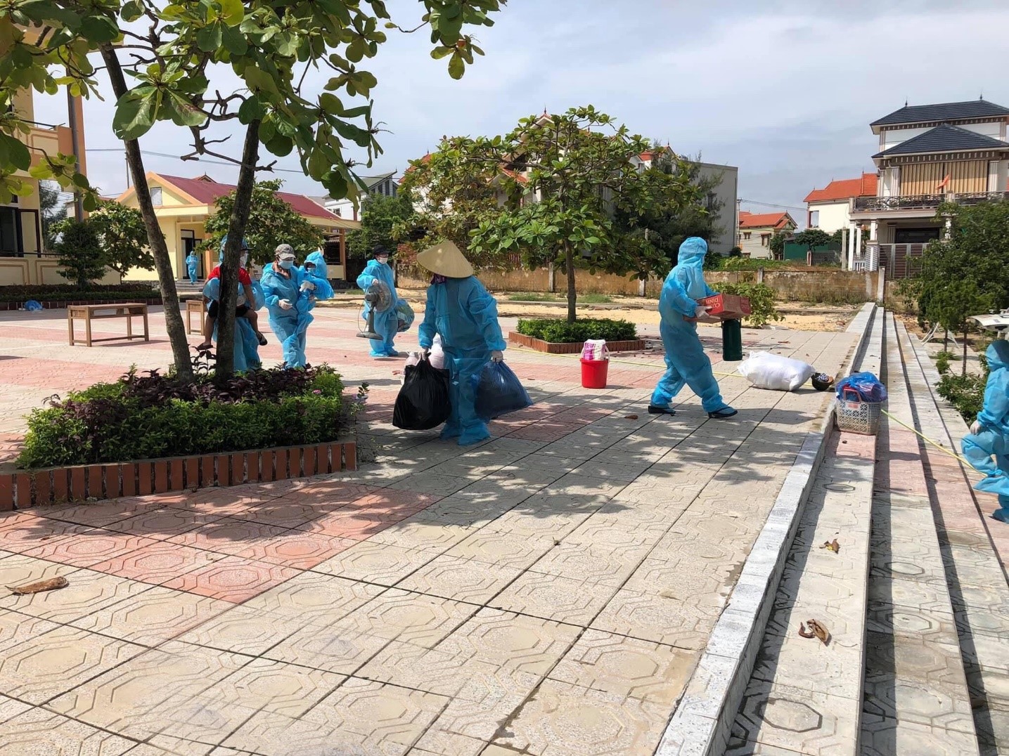 Chuyển bệnh nhân về các cơ sở điều trị Covid 192