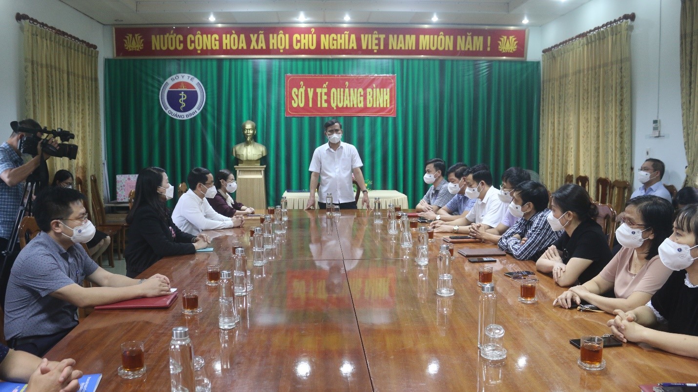 Chủ tịch UBND tỉnh đến thăm làm việc tại Sở Y tế và Trung tâm Kiểm soát bệnh tật tỉnh