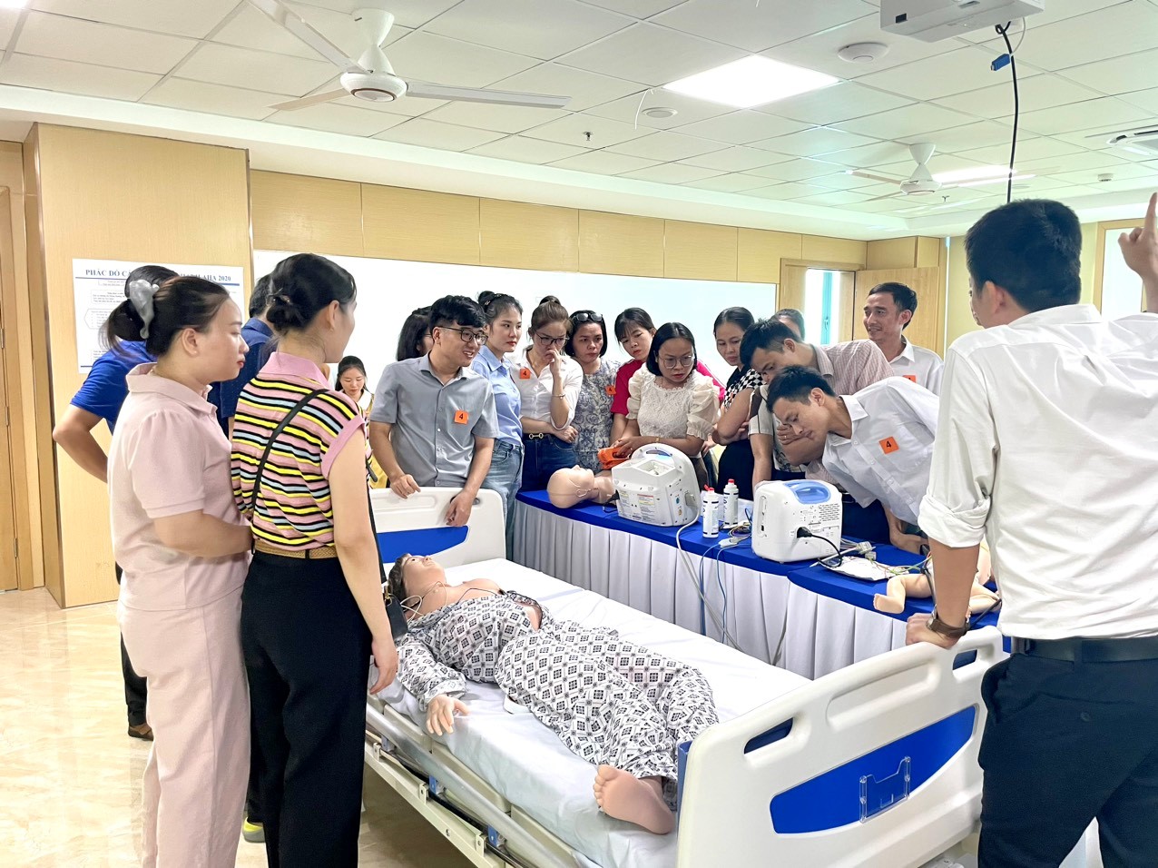 Các_bác_sĩ_điều_dưỡng_tham_gia_lớp_tập_huấncc102024.jpg