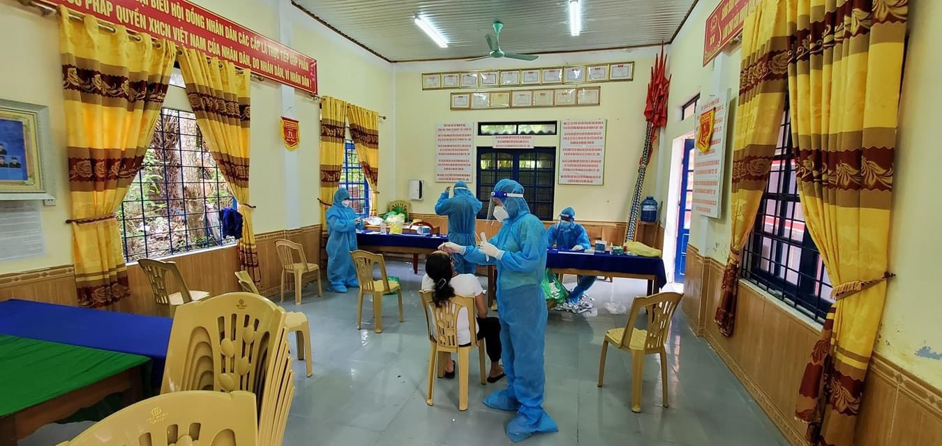 Các trường hợp F0 được đưa vào các cơ sở điều trị Covid 19 để tiến hành cách ly điều trị