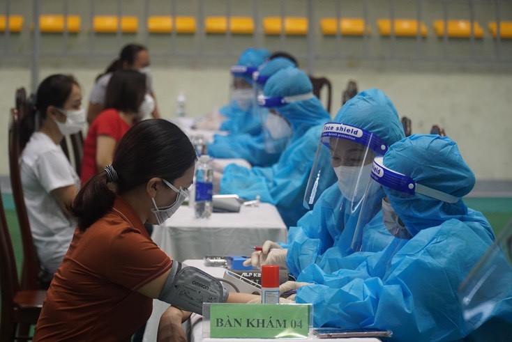 Các đối tượng được khám sàng lọc trước khi tiêm