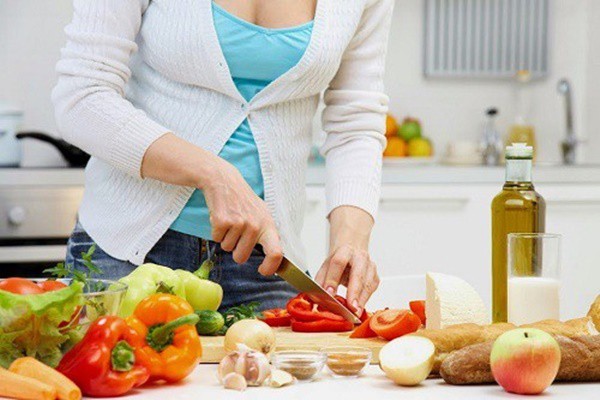 Cần cân đối thực phẩm và nước uống trong ngày hèjpg