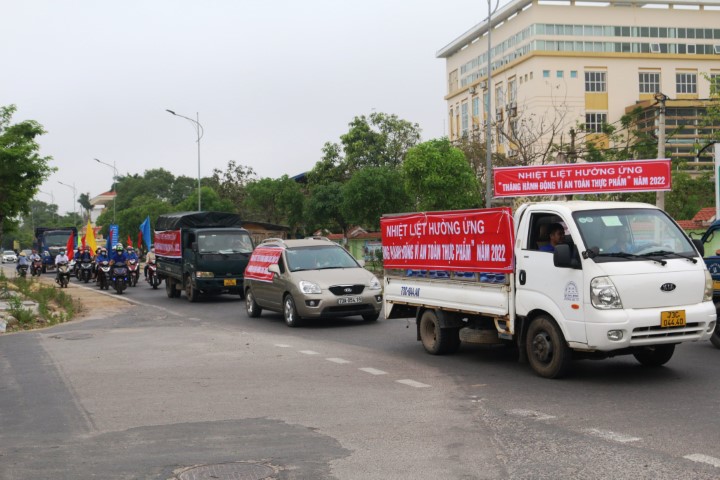 Diễu hành cổ động Tháng hành động vì an toàn thực phẩm Small