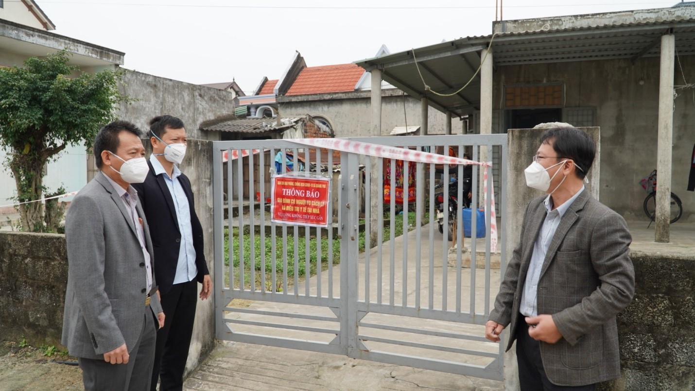 Lãnh đạo CDC Quảng Bình trực tiếp kiểm tra và chỉ đạo công tác phòng chống dịch tại xã Quảng Phú 1