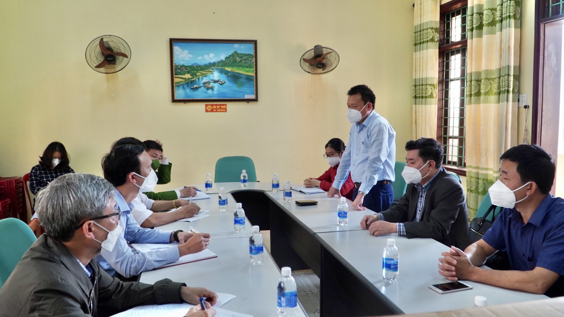 Lãnh đạo CDC Quảng Bình trực tiếp kiểm tra và chỉ đạo công tác phòng chống dịch tại xã Tiến Hoá huyện Tuyên Hoájpeg