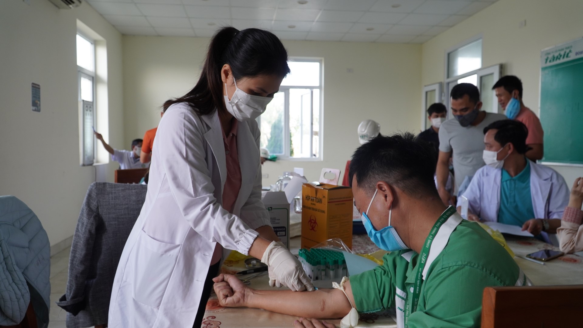 Lấy mẫu máu xét nghiệm theo yêu cầu Custom