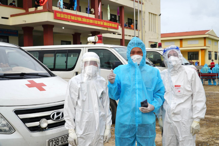 Lực lượng Y tế huyện Bố Trạch sẵn sàng trong công tác đón các công dân từ vùng dịch về đi cách ly theo đúng quy định. Medium Small