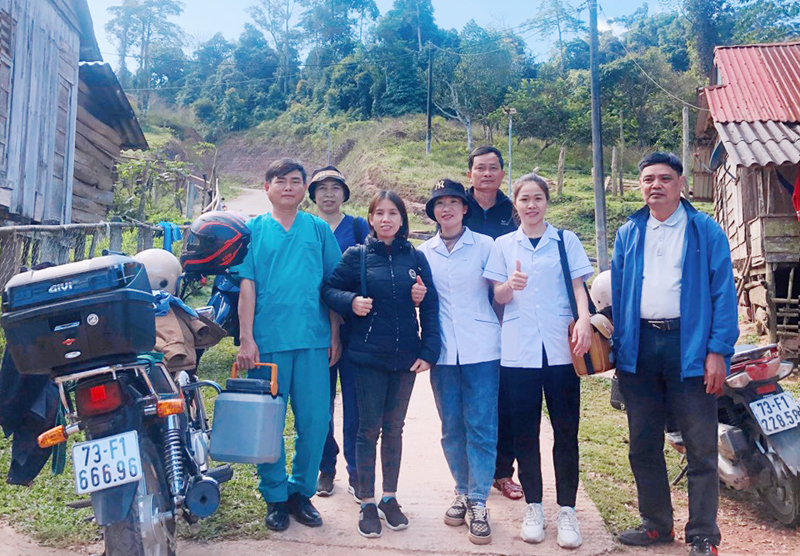 Lực lượng cán bộ y tế huyện Bố Trạch sẵn sàng tổ chức các điểm tiêm chủng lưu động tại xã Tân Trạch và Thượng Trạchjpg