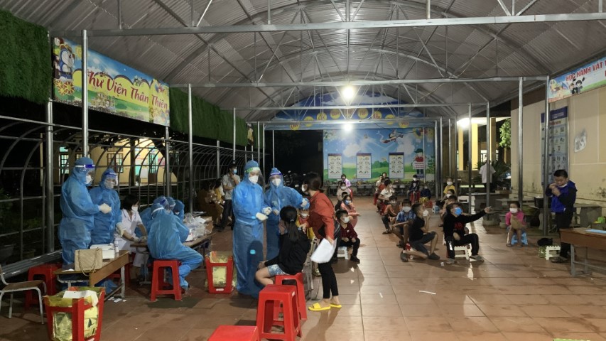 MỘT SỐ HÌNH ẢNH HOẠT ĐỘNG TRIỂN KHAI PHÒNG CHỐNG DỊCH4