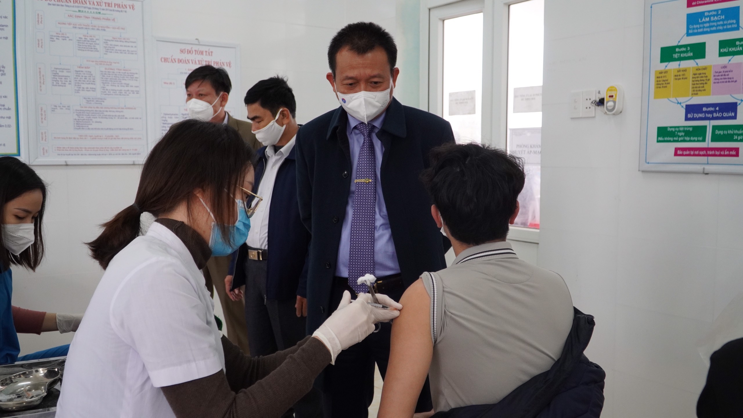 Một số hình ảnh giám sát tại các điểm tiêm 1