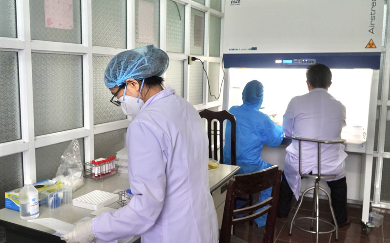 Một số hình ảnh tại phòng xét nghiệm SARS CoV 2 Minh Hóa 5