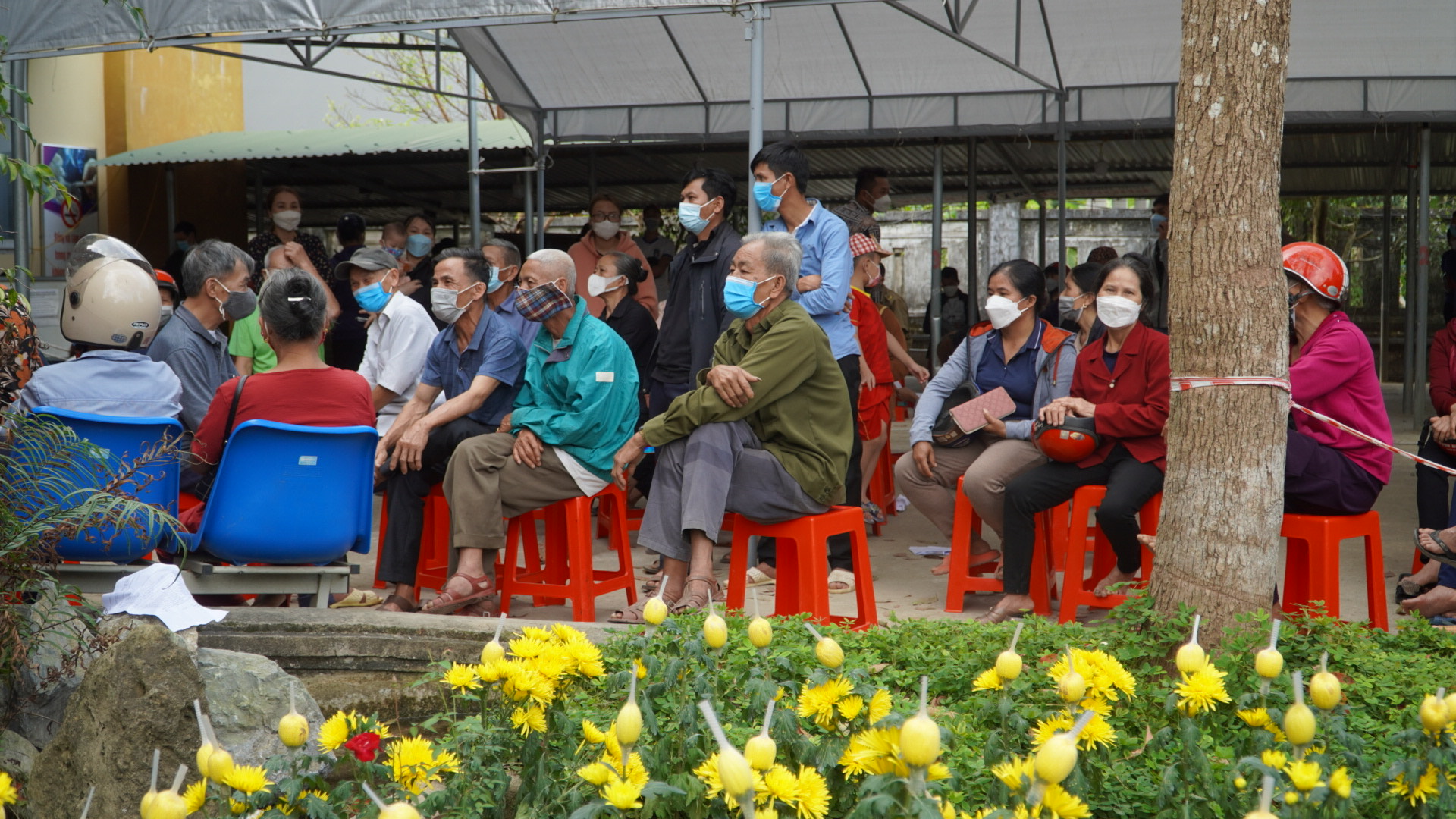 Người dân rất hưởng ứng Chiến dịch tiêm chủng vắc xin Covid 19 mùa Xuân 2022 2