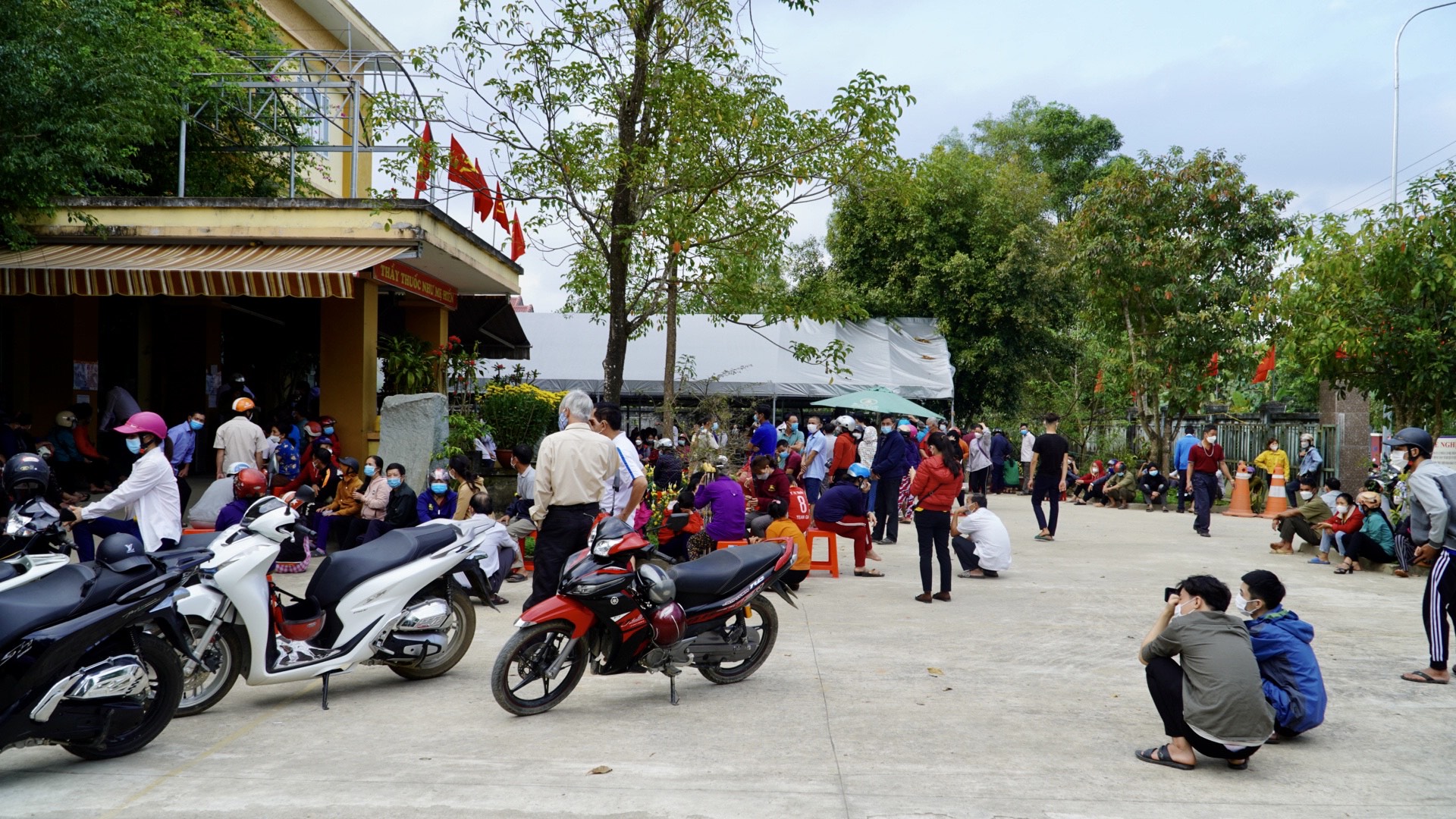 Người dân rất hưởng ứng Chiến dịch tiêm chủng vắc xin Covid 19 mùa Xuân 2022jpeg