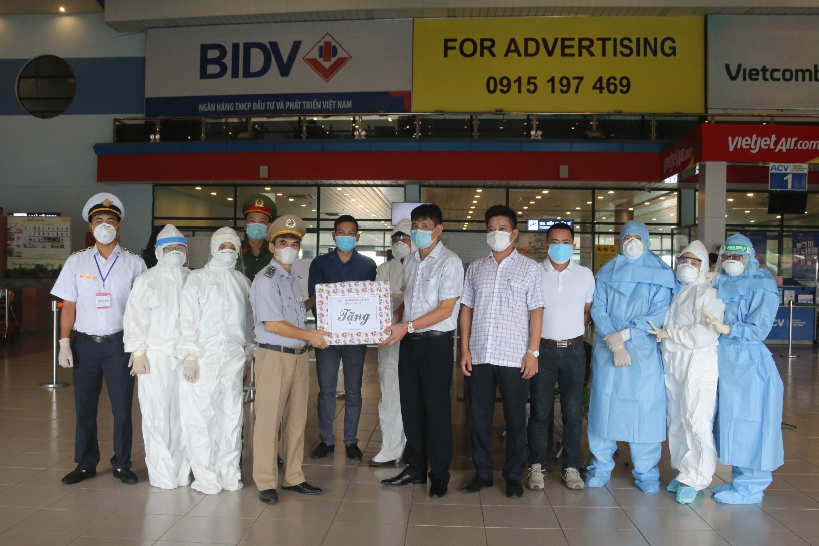 SGT vân tai tai thăm 1 Large