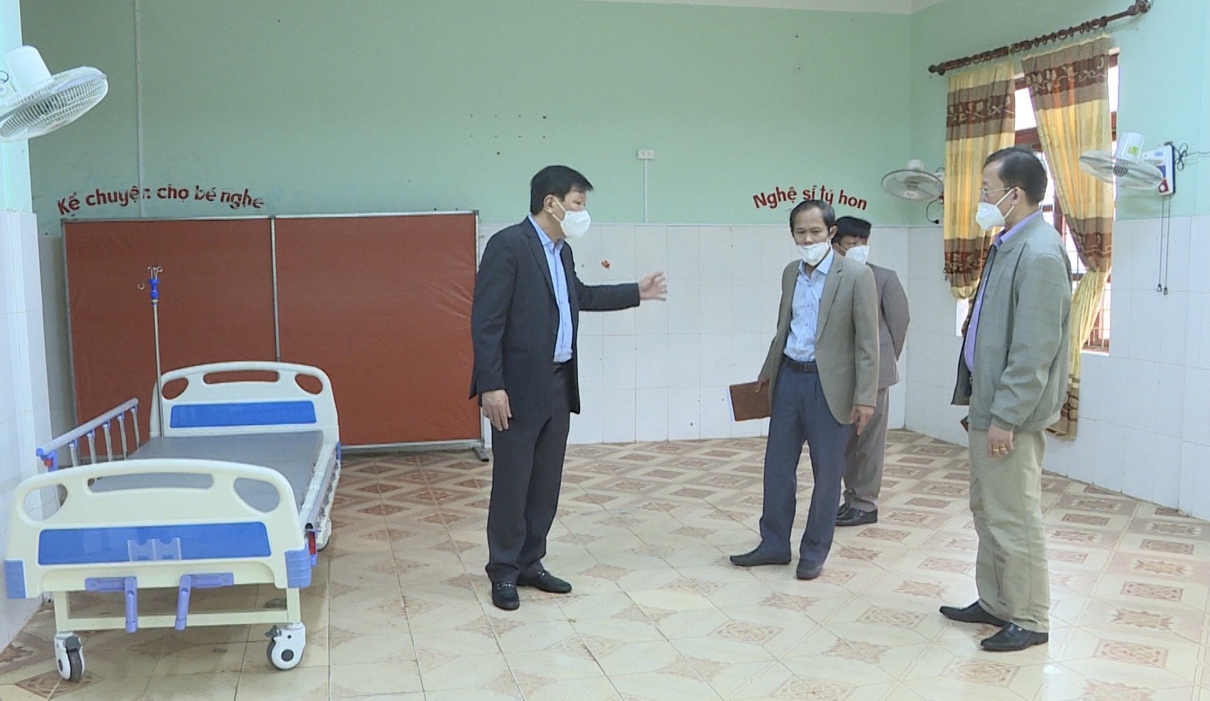 Sở Y tế kiểm tra công tác chuẩn bị thiết lập Khu điều trị bệnh nhân Covid 19 tại Trường mầm non Hoa Mai thị trấn Kiến Giang1