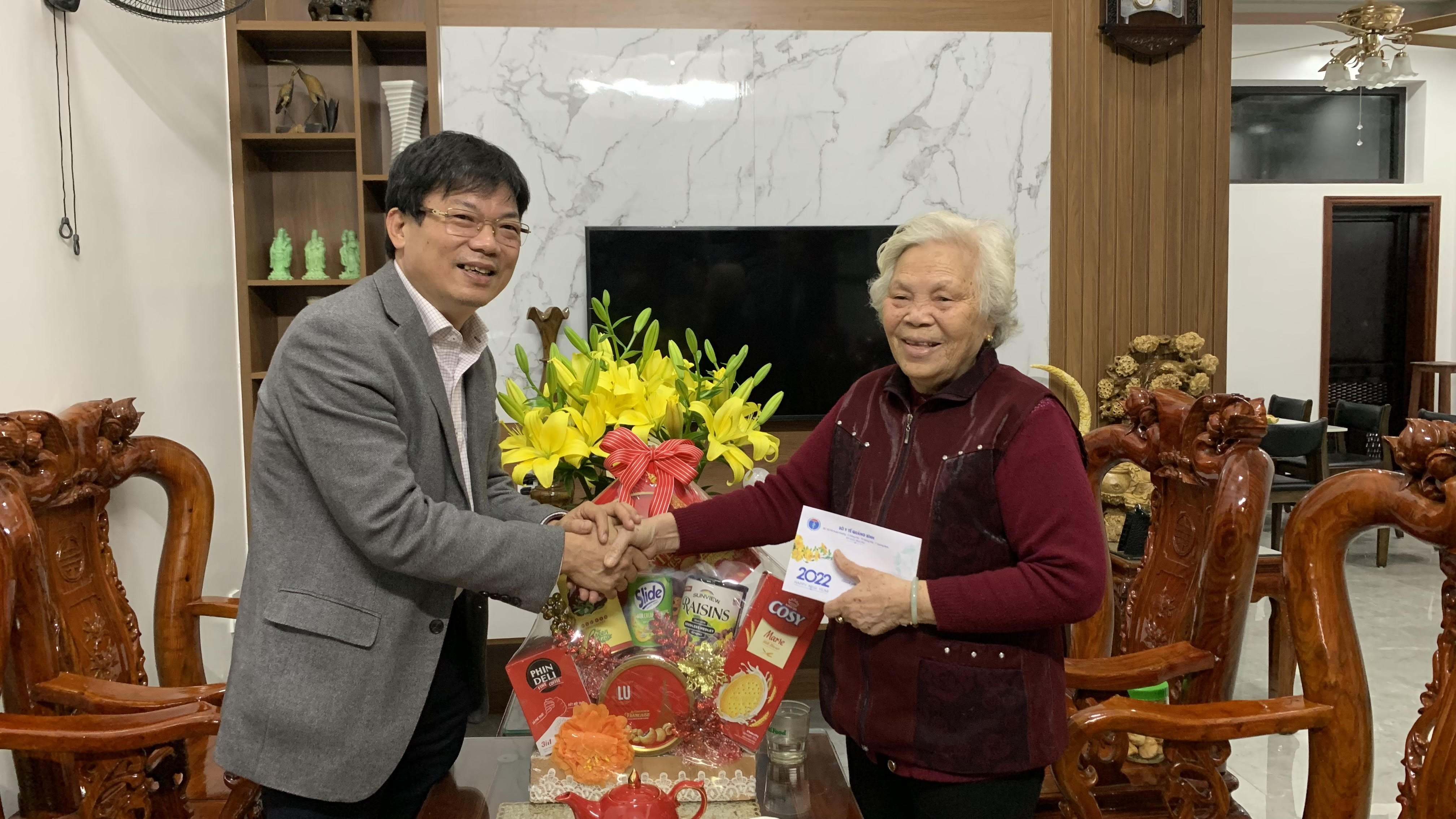 Thăm hỏi tri ân và tặng quà các đồng chí nguyên Lãnh đạo Sở Y tế qua các thời kỳ1