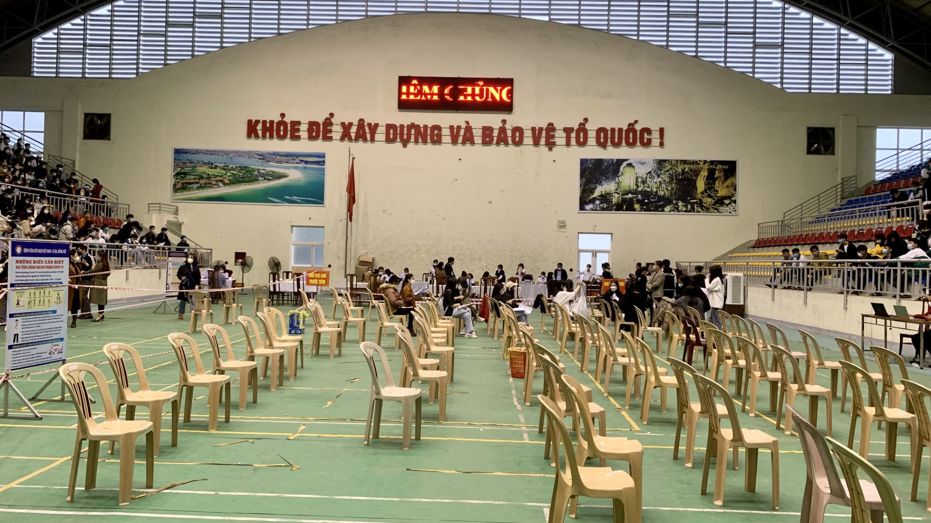 Tiêm cho học sinh là điều kiện an toàn để cho các em học sinh đến trường học trong tình hình hiện nay. 3333 Custom