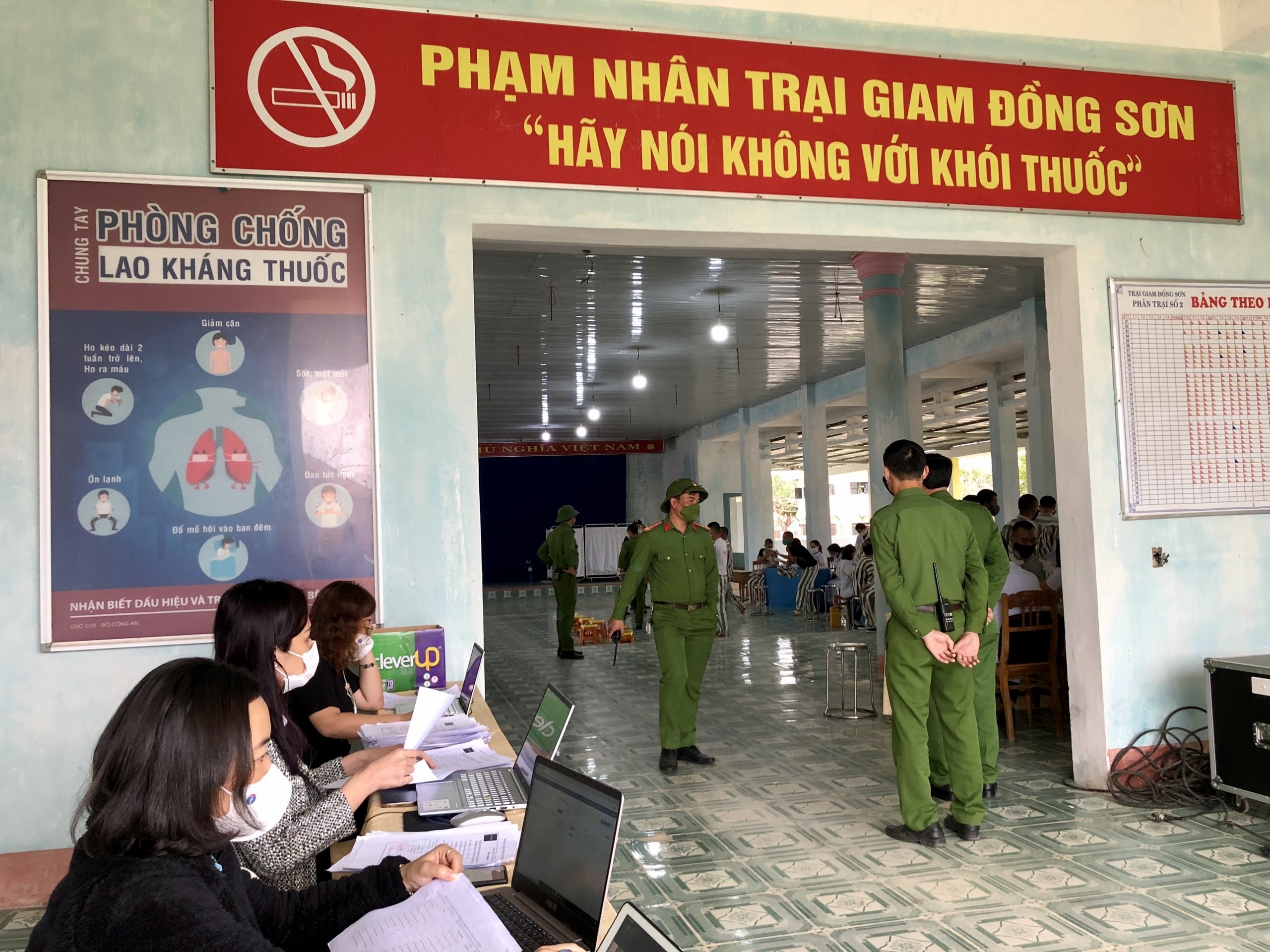 Tiêm vắc xin phòng Covid 19 cho phạm nhân đang chấp hành án nhằm tăng cường công tác phòng chống dịch Covid 19 trong các trại giam nhà tạm giữ 2