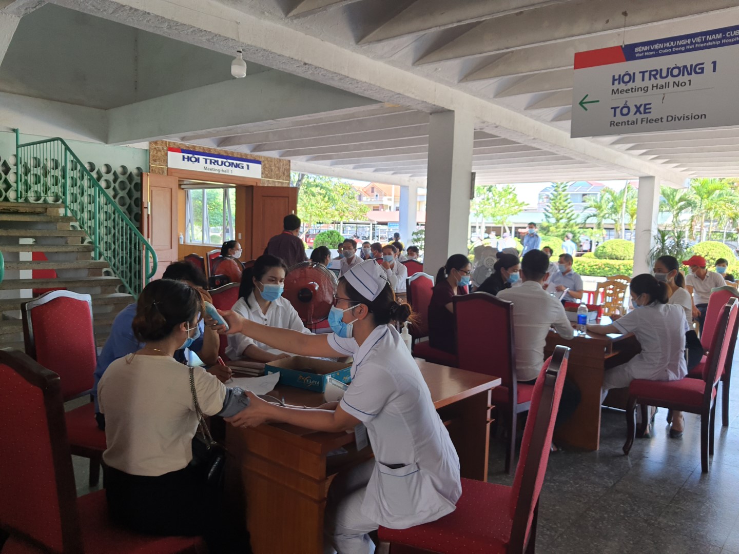 Tiêm vắc xin phòng Covid 19 tại bệnh viện hữu nghị Việt Nam Cu Ba Đồng Hới