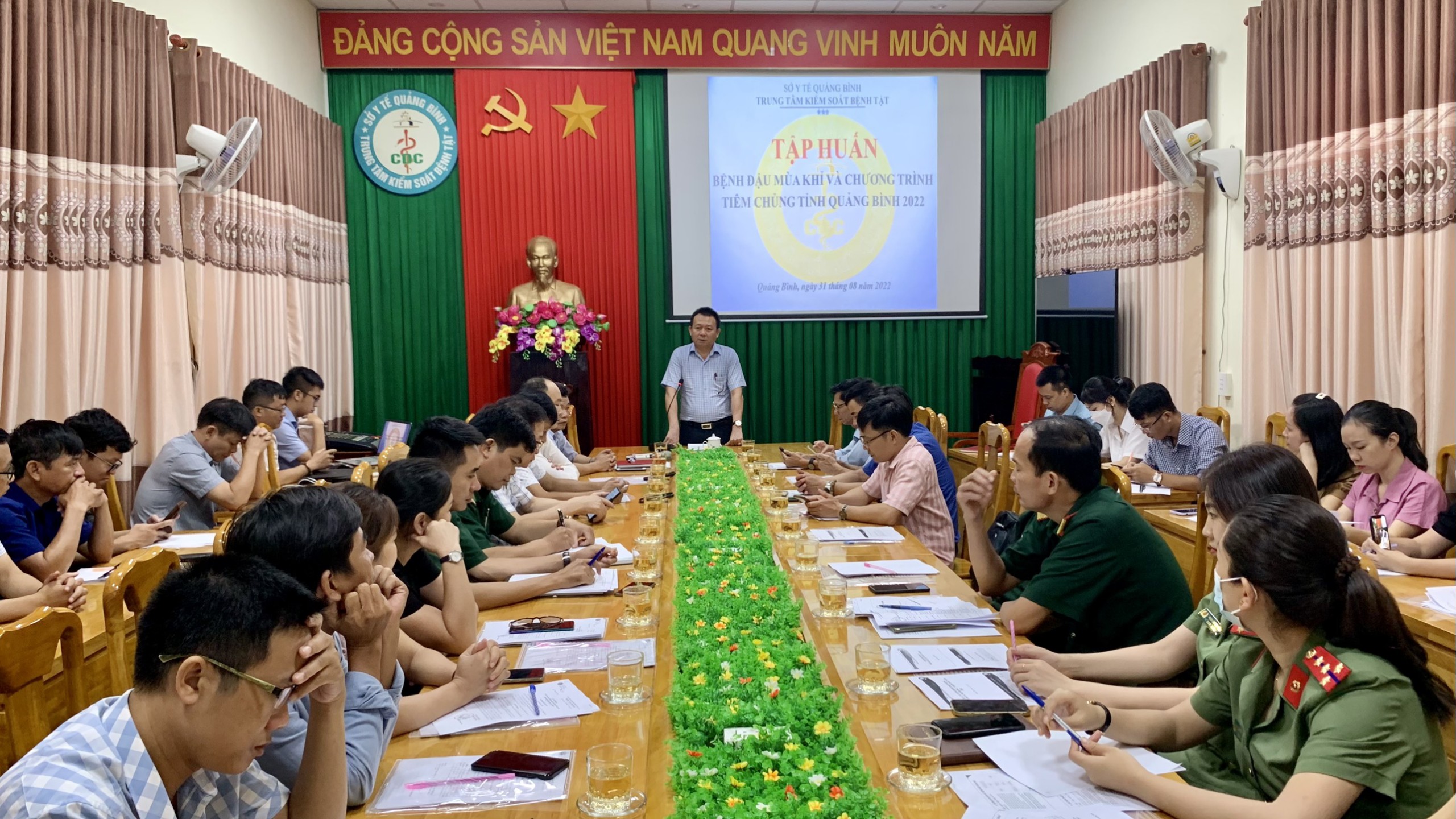 Toàn thể quý vị khách mời 