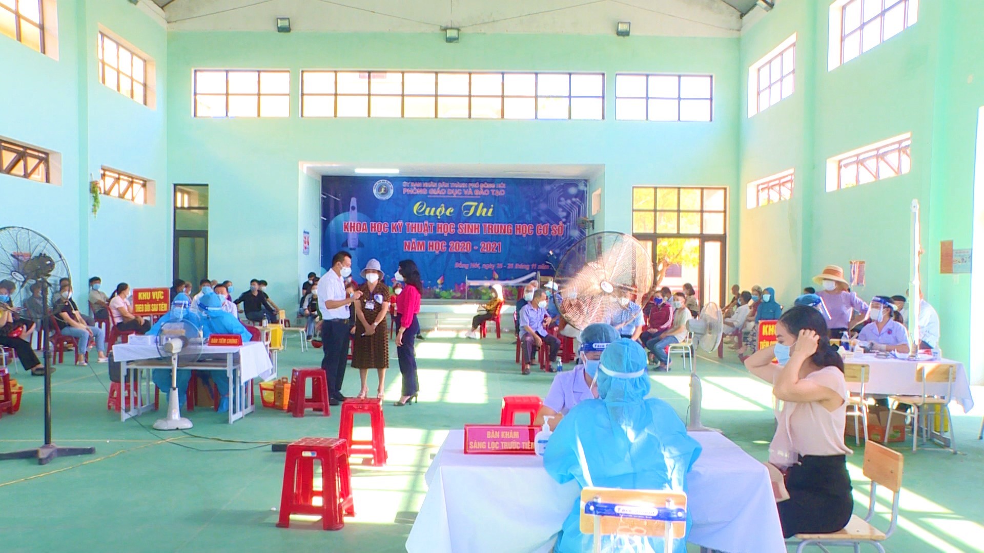 Trung tâm Kiểm soát bệnh tật CDC phối hợp với UBND TP. Đồng Hới tiến hành kiểm tra giám sát công tác tiêm chủng vắc xin phòng Covid 19 2