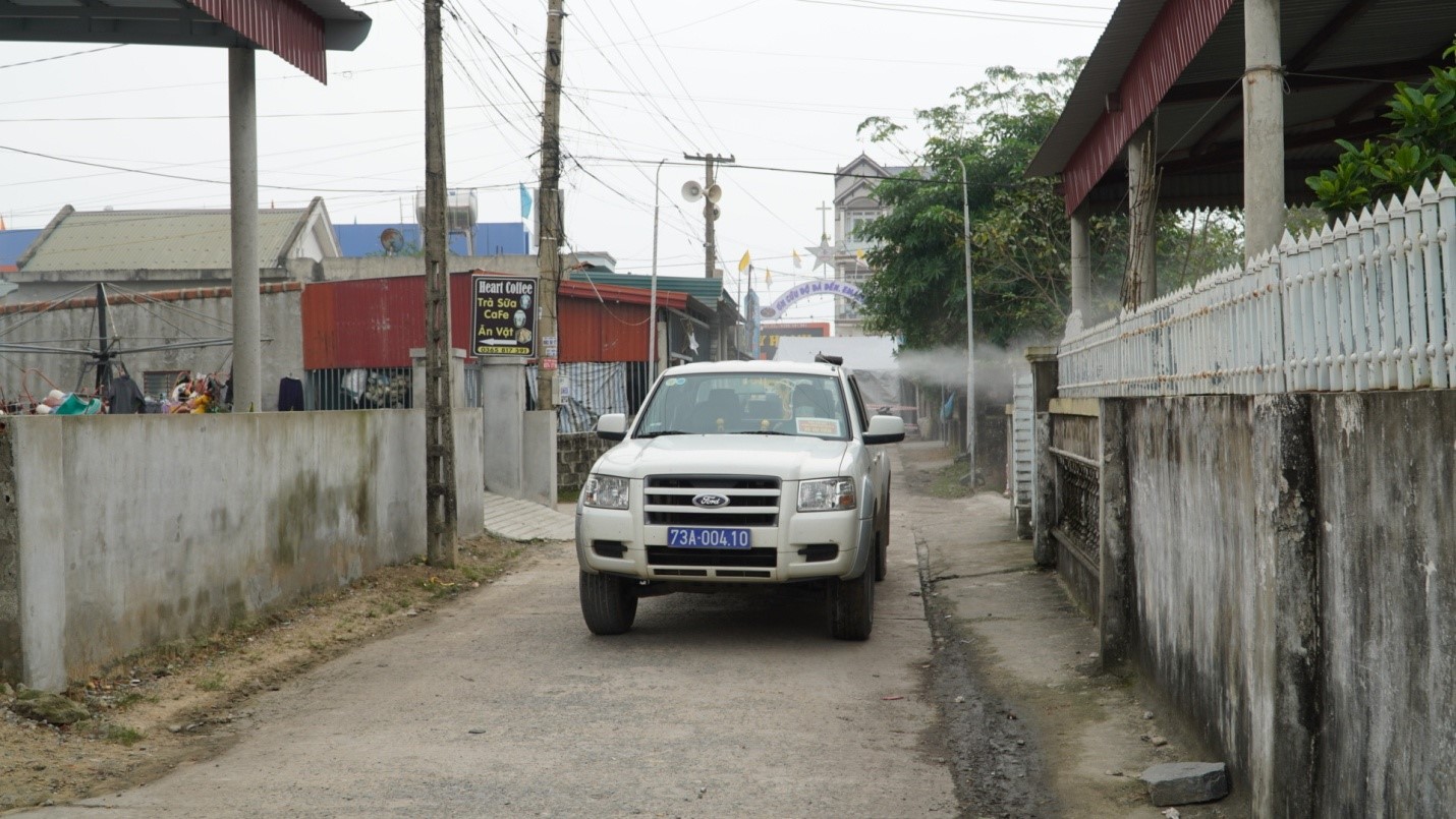 Trung tâm Kiểm soát bệnh tật CDC Quảng Bình tiến hành phun hoá chất khử khuẩn xử lý môi trường