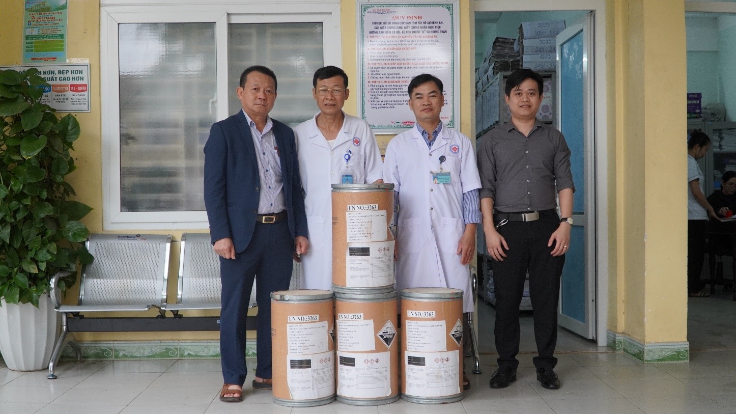Trung_tâm_Kiểm_soát_bệnh_tật_hỗ_trợ_500kg_Cloramin_B_cho_Trung_tâm_Y_tế_huyện_Quảng_Ninh_và_bệnh_viện_đa_khoa_huyện_Quảng_Ninh_24.jpg