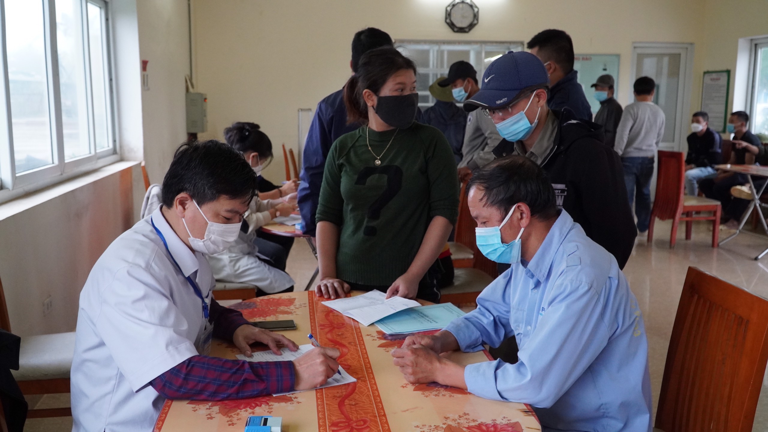 Trung tâm Kiểm soát bệnh tật khám kiểm tra sức khỏe cho nhân viên Công ty TNHH Chăn nuôi Hòa Phát.2