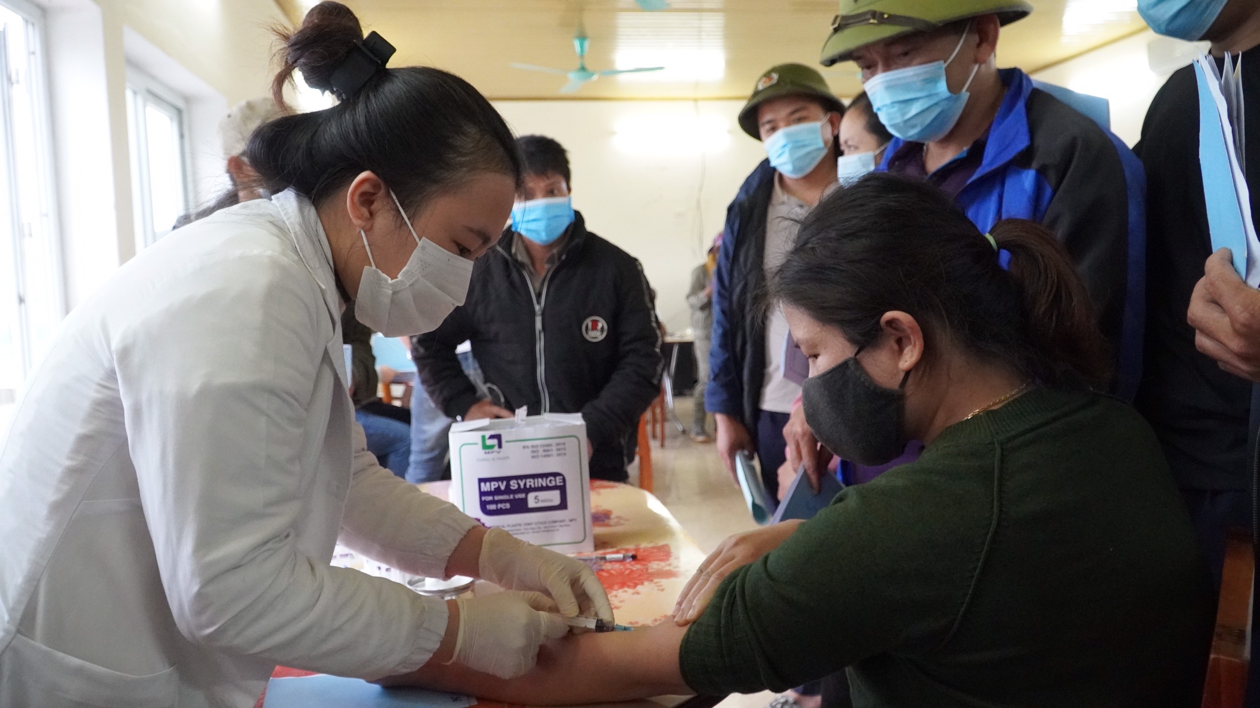 Trung tâm Kiểm soát bệnh tật khám kiểm tra sức khỏe cho nhân viên Công ty TNHH Chăn nuôi Hòa Phátjpg