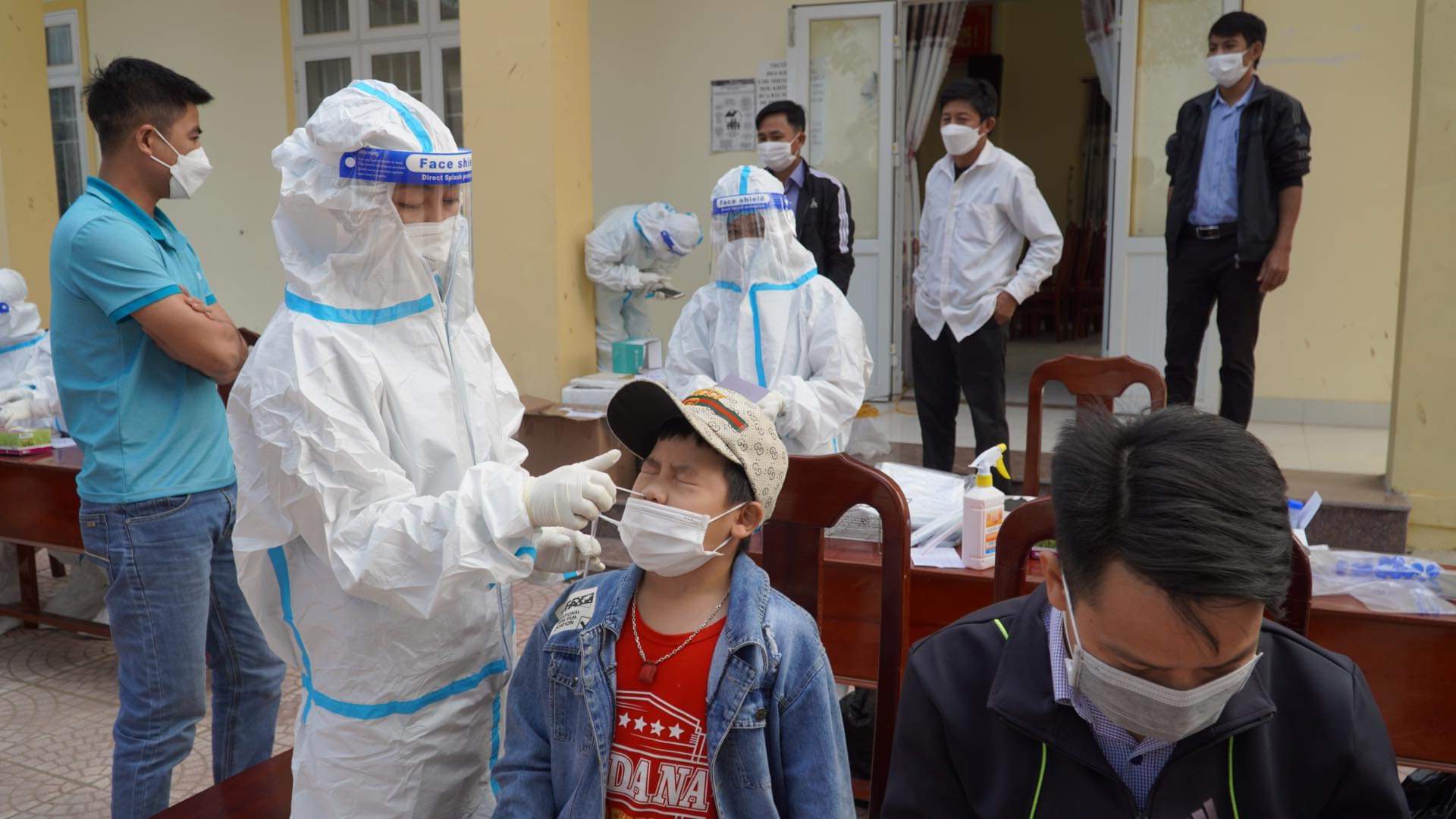 Tăng cường lấy mẫu xét nghiệm tại một số địa phương ghi nhận nhiều ca mắc Covid 19