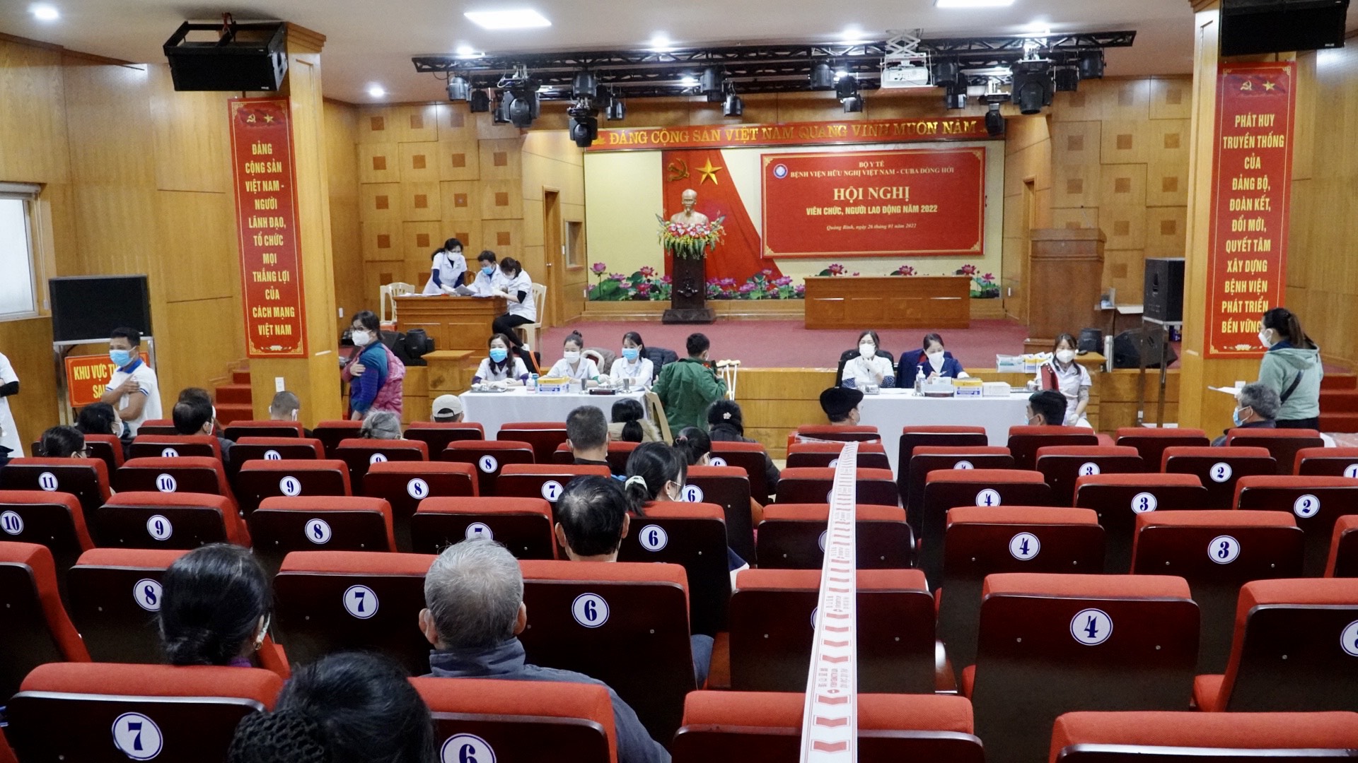 Việc tiêm vắc xin phòng Covid 19 để tạo miễn dịch cộng đồng là giải pháp chủ động hiệu quả nhất hiện nay 2