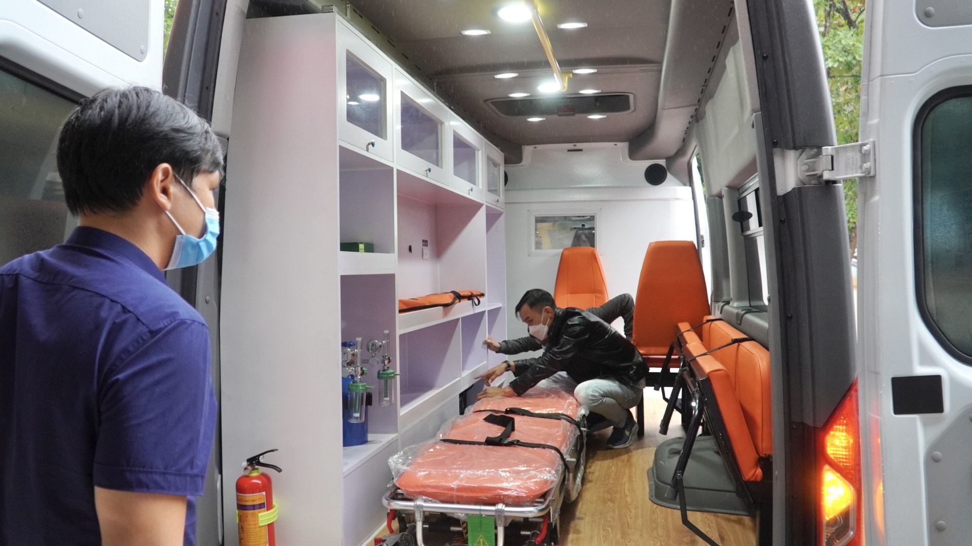 Xe cứu thương do TT Group và Ngân hàng SHB tài trợ được nhập khẩu từ Nga thương hiệu GAZ