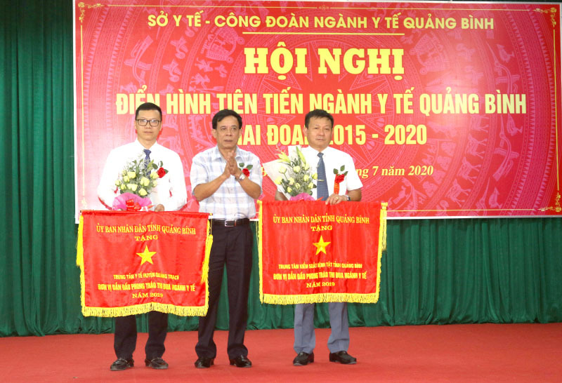 images807057_CDC_Qua_ng_Bi_nh_va__Trung_ta_m_Y_te___huye__n_Qua_ng_Tra_ch_nha__n_Co___thi__ua_cu_a_U.jpeg