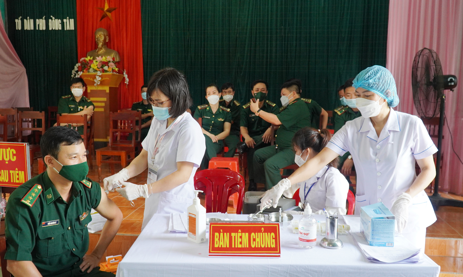 tiến độ tiêm chủng vắc xin phòng Covid 19 mũi 4 theo chỉ đạo của Thủ tướng Chính phủ nhằm bao phủ vắc xin cộng đồng đưa cuộc sống người dân trở lại bình thường