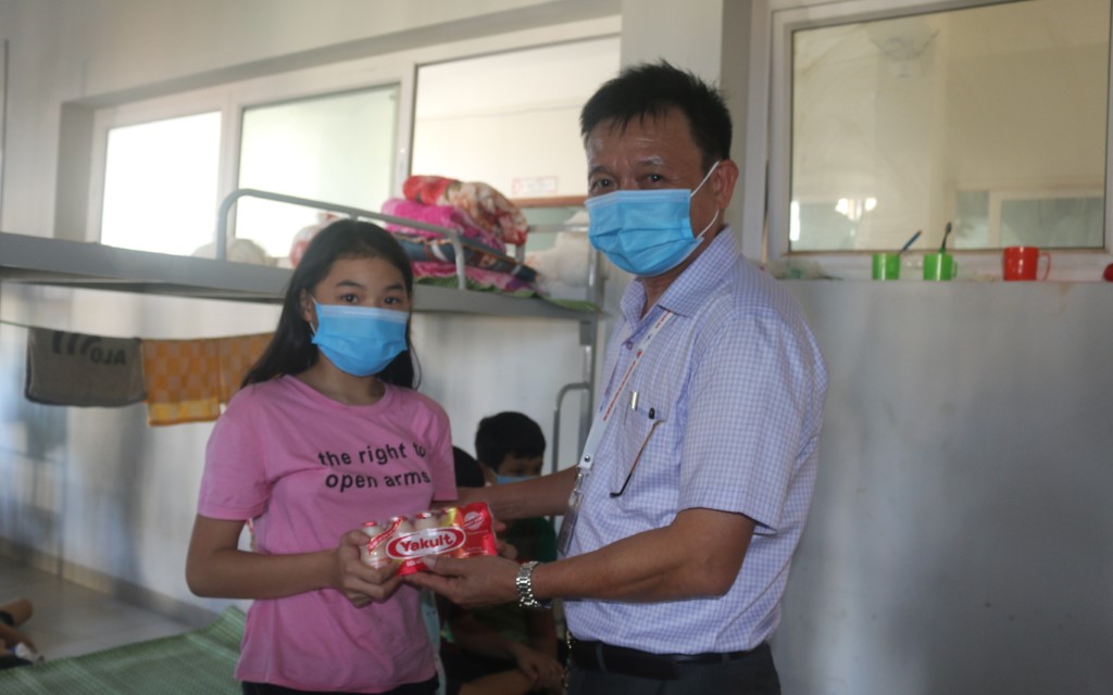 tăng quà cho chau nhỏ3 Custom