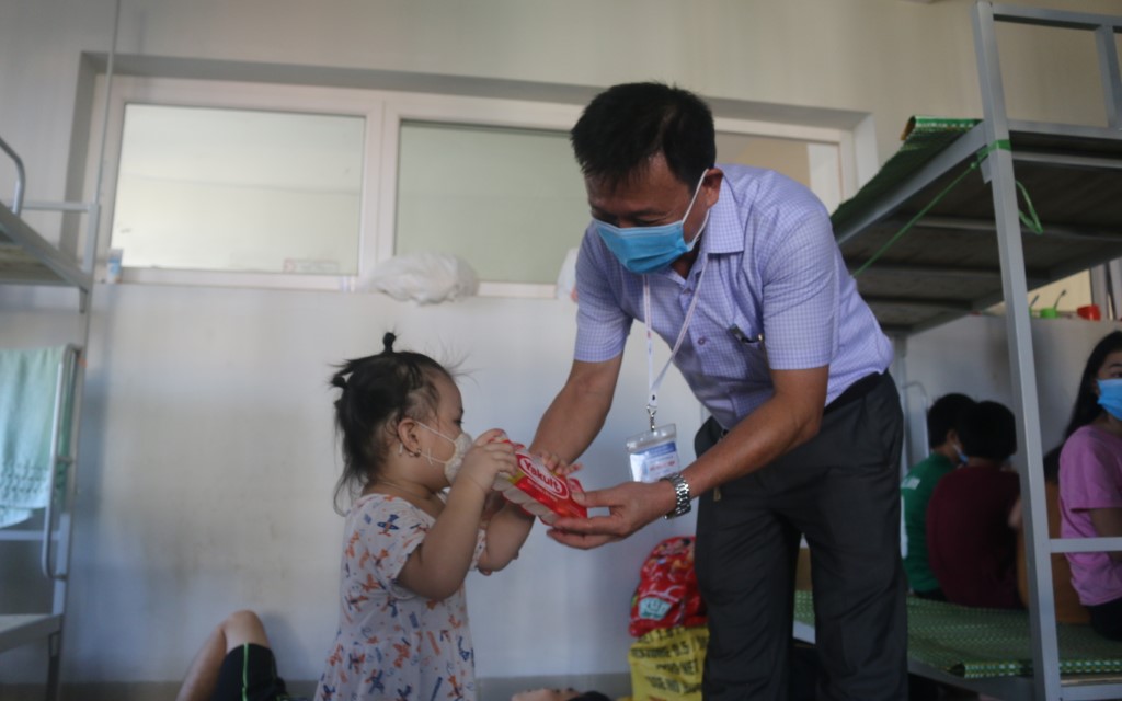 tăng quà cho chau nhỏ 2 Custom